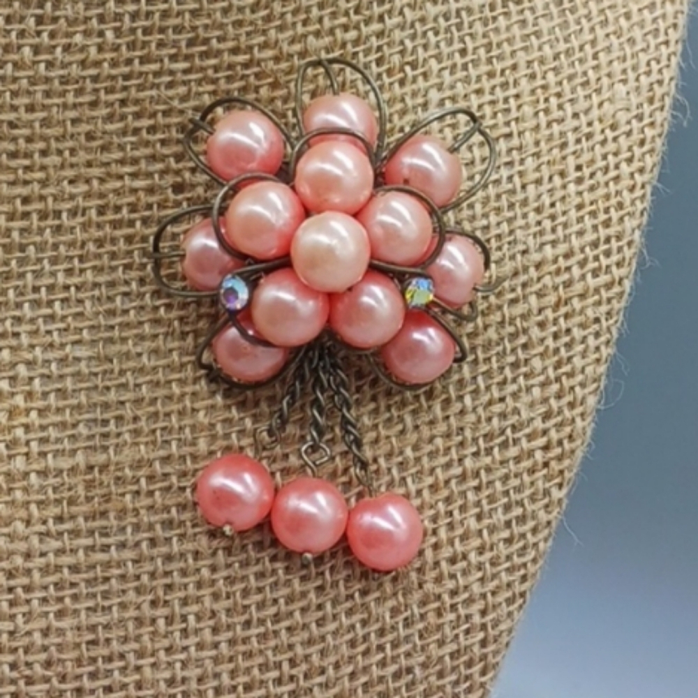 Vintage Brooch 🌸
